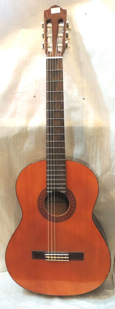 4/4 Klasická kytara YAMAHA