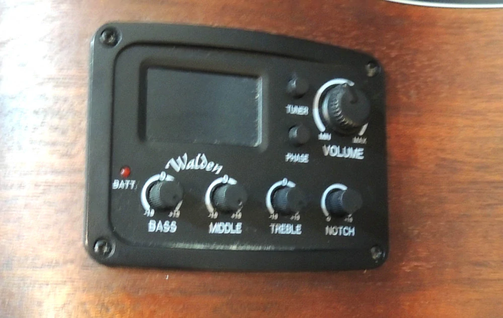 Elektroakustická kytara WALDEN