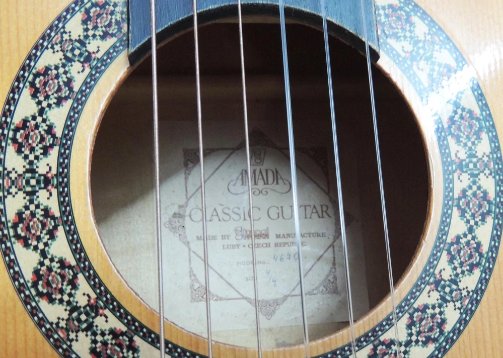 4/4 Klasická kytara AMADA