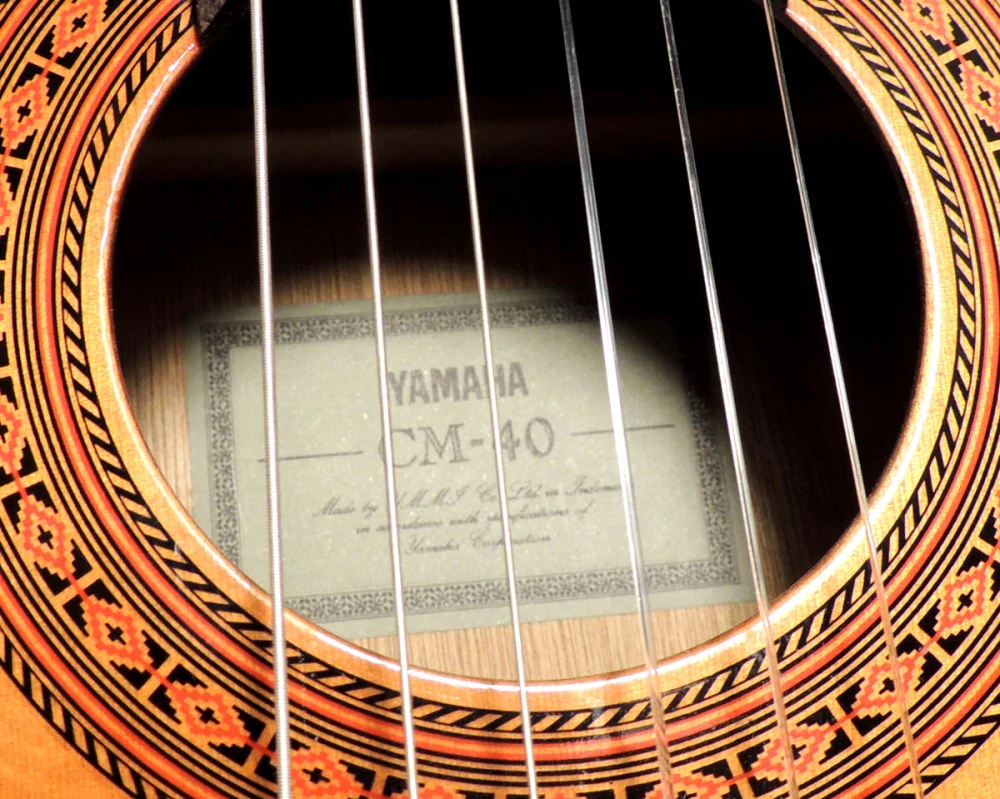 4/4 Klasická kytara YAMAHA